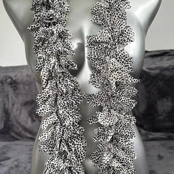 💟Women’s Soft Luxury Ruffle scarf 64” - Picture 2 of 10